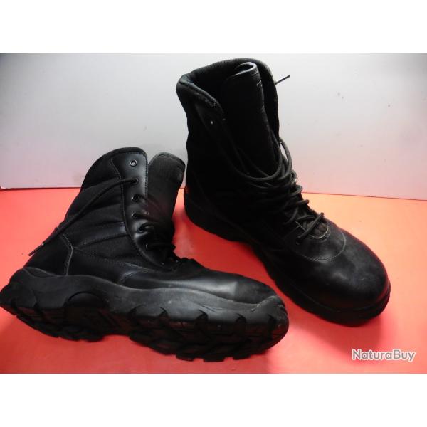 Lot 4 - Paire de chaussures de scurits MAGNUM - Taille 44