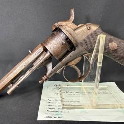 EXCELLENT REVOLVER CHAMELOT DELVIGNE DIT &laquo;&nbsp;de gaucher&nbsp;&raquo; cal. 9mm &agrave; broche