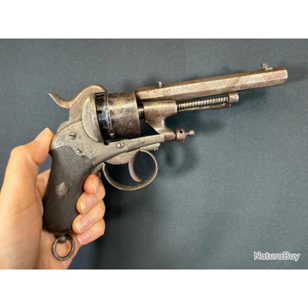 EXCELLENT REVOLVER CHAMELOT DELVIGNE DIT ��de gaucher�� cal. 9mm � broche