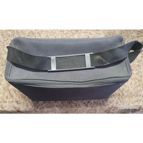 sac / mallette AKAH en cordura noir pour le transport de munition ,a rmes de poing , accessoire