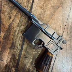 Tr&egrave;s rare pistolet C 96 Cal 7,63 Mauser &laquo;Sold by Rigby & Co&raquo;