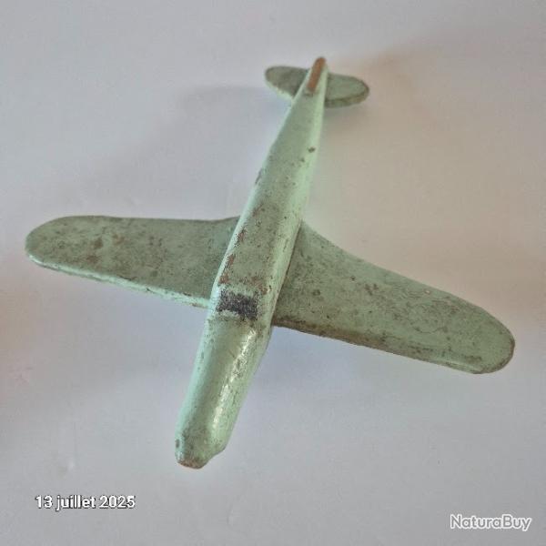 Petit avion miniature en bois plein , ancien, et fran�ais