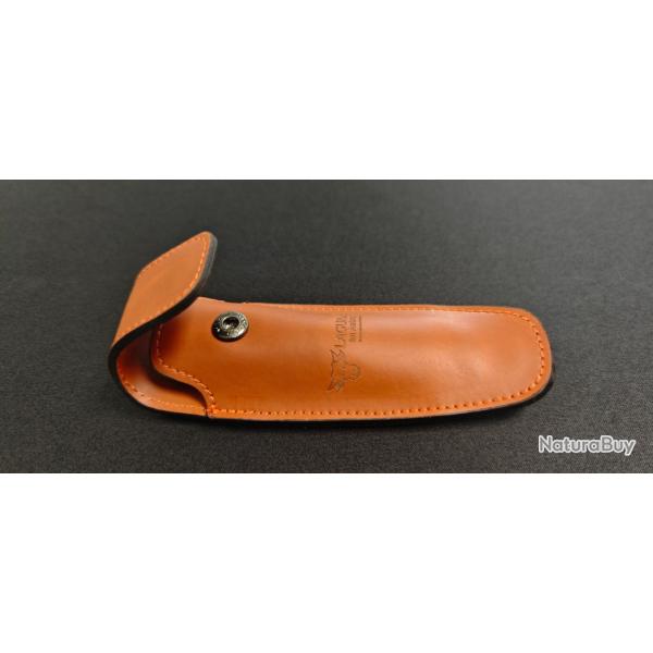 Laguiole en Aubrac �tui cuir Aubrac Marron ECAM