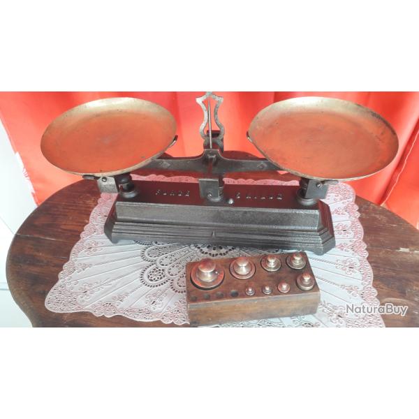 Ancienne Balance Roberval et Bote de Poids Objets Vintage du XXme Curiosit