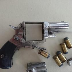 vends tres beau revolver bulldog  de luxe en cal 320  poudre noir