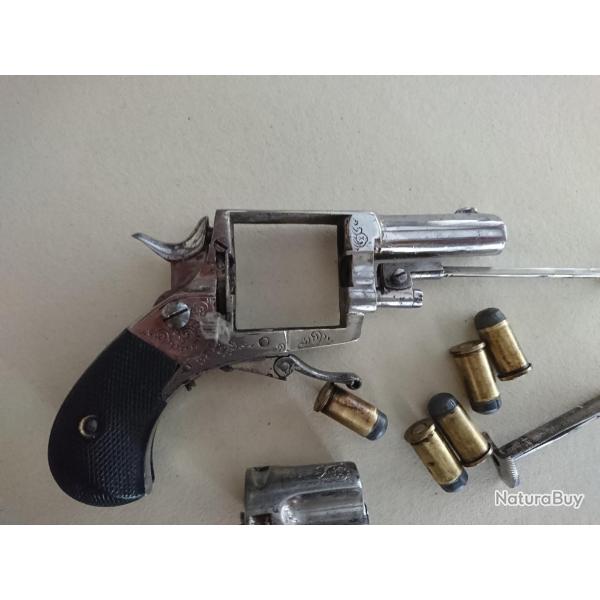 vends tres beau revolver bulldog  de luxe en cal 320  poudre noir prix en baisse