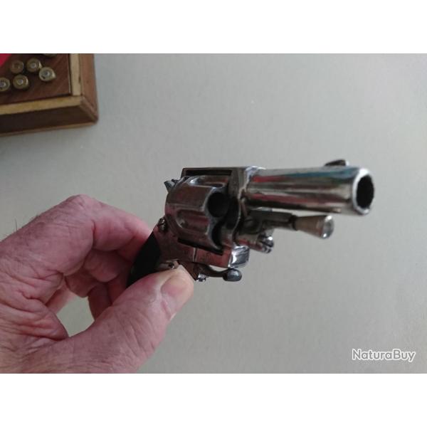 vends tres beau revolver bulldog  de luxe en cal 320  poudre noir