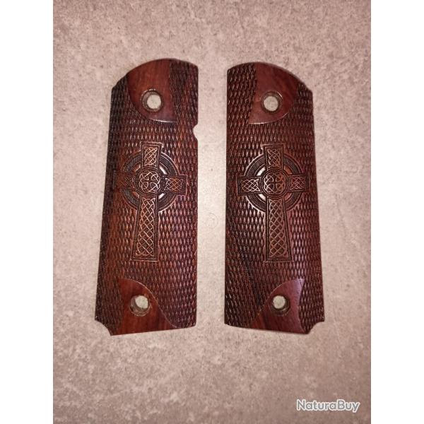 Plaquettes 1911. Arme n'est pas en vente !