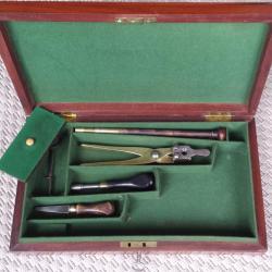 Coffret avec Accessoires pour Revolver (non sign&eacute;)