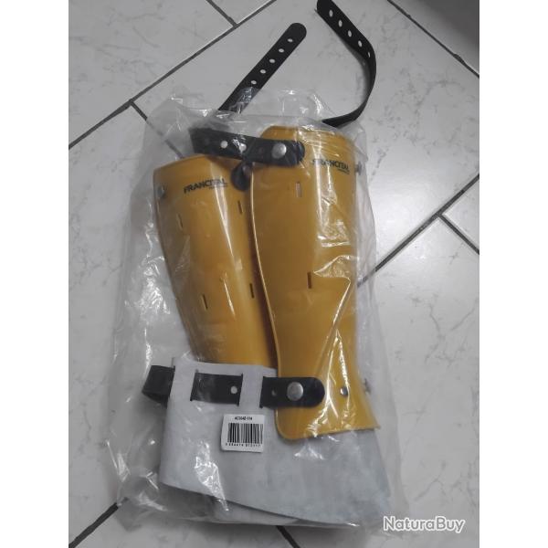 protge tibia  de forestier  tout neuf