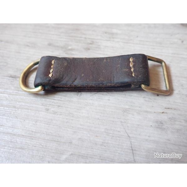 Passant de ceinture pour dague suisse. Mod�le dor� : pas courant