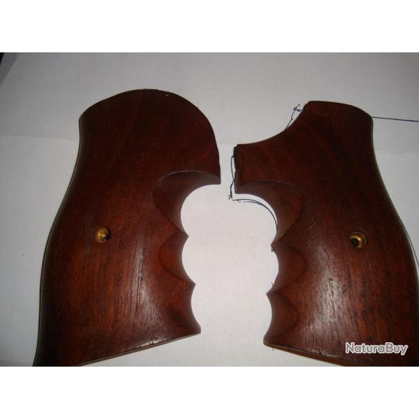 PLAQUETTES REVOLVER TYPE COMBAT SW??