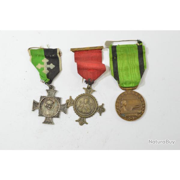 Lot de trois m�dailles religieuses ou associatives anciennes, fin 19e - d�but 20e Si�cle.