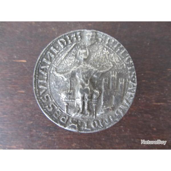 Ancienne boite ronde en �tain - St Louis rendant la justice