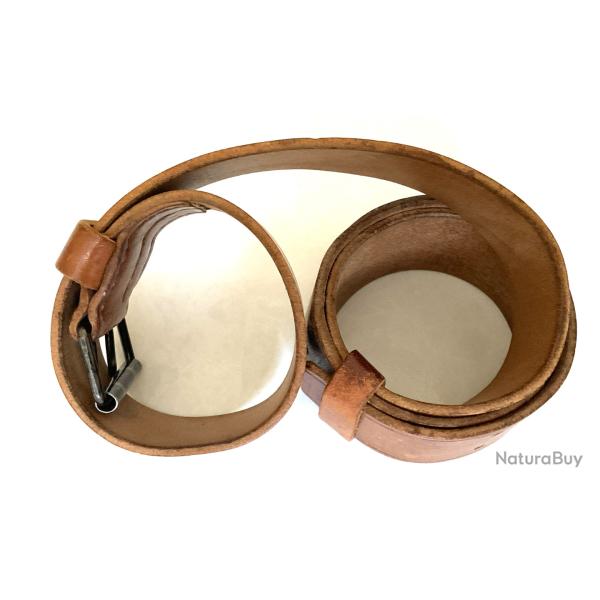 Ceinturon militaire d'occasion de couleur fauve de 1,16 m de long et 43 mm de large.