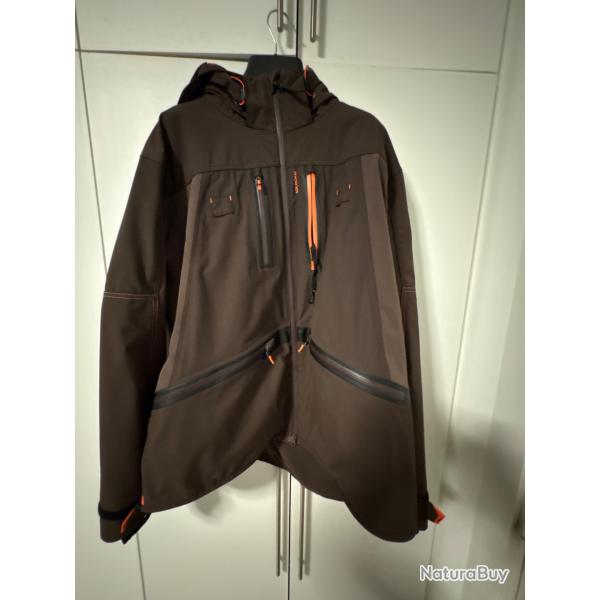 Bonjour.Je vends une veste de chasse spciale bcasse de DCATHLON.