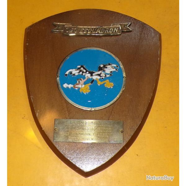 PLAQUE " A LA BASE AERIENNE DE ORANGE CARITAT 353 ESCADRON TRANSPORT GETAFE NOVEMBRE 1983 " , FABRIC