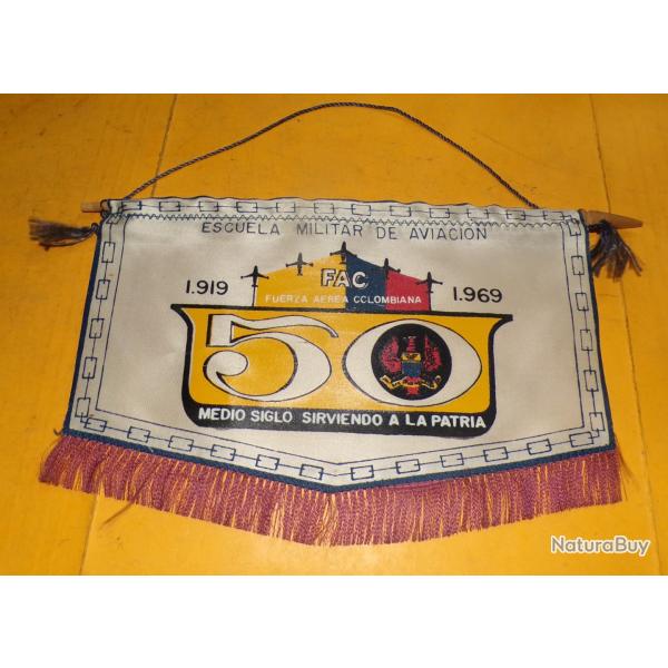 FANION ESCUELA MILITAR DE AVIACION  , BON ETAT VOIR PHOTOS . POUR TOUT RENSEIGNEMENT ME CONTACTER. R