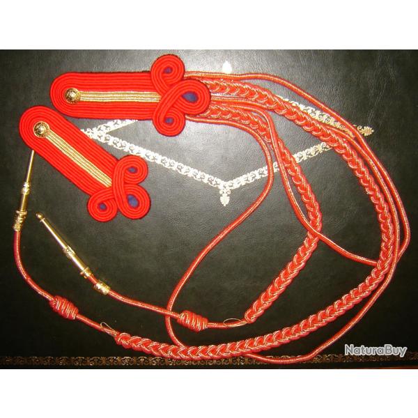 SUPERBES EQUIPEMENTS DE CEREMONIE DE SOUS-OFFICIER DE LA FANFARE DE LA GARDE REPUBLICAINE