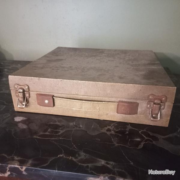 ancienne valisette / coffret � ferrure en m�tal