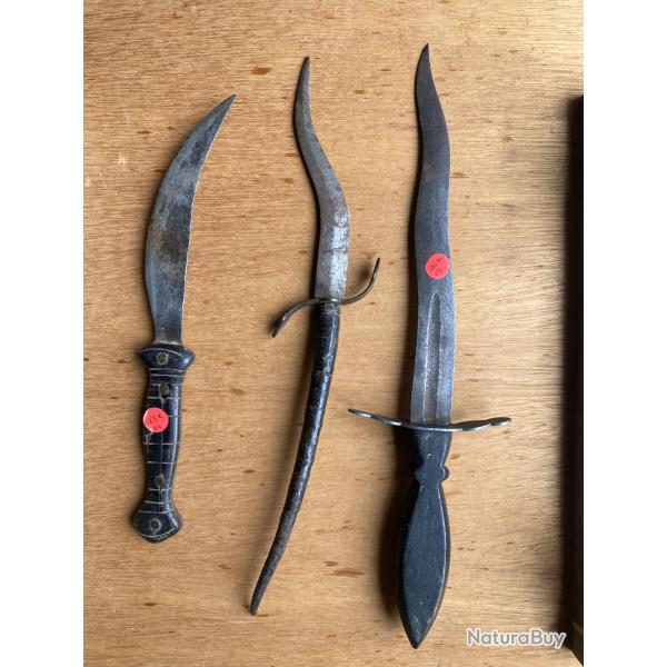 Lot de 3 poignards Afrique de Nord. XIX�me .