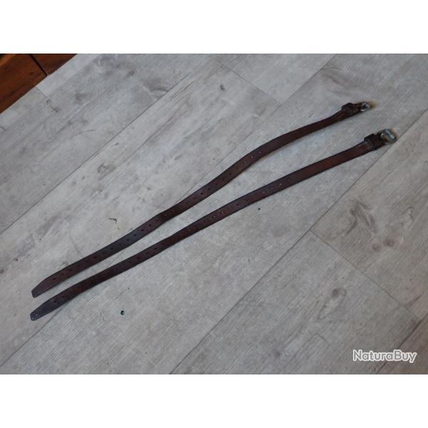 1961 Lot de 2 lanires en cuir. Brellage, paquetage sac  dos. L : 66 cm