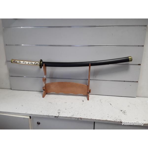 Katana noir et or motif lame rouge