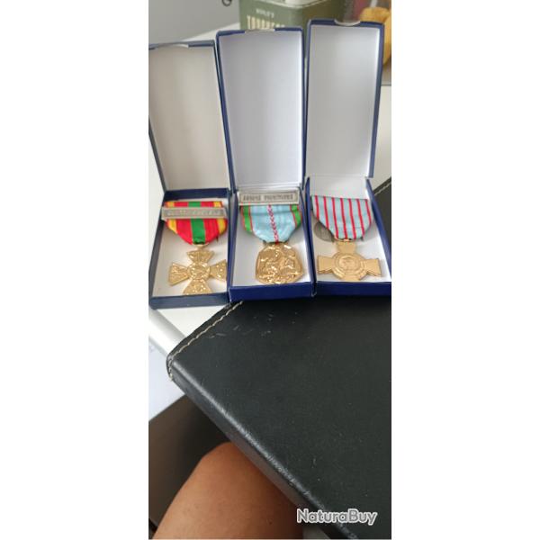 lot de 3 m�dailles de guerre