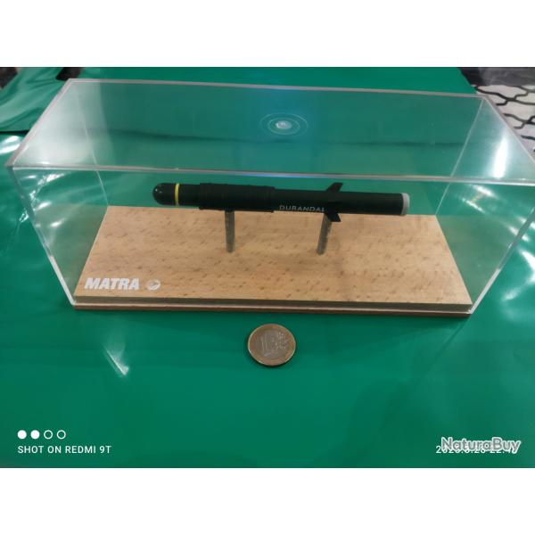 Belle maquette d'origine  MATRA Missile Anti piste DURANDAL ETAT NEUF PORT OFFERT