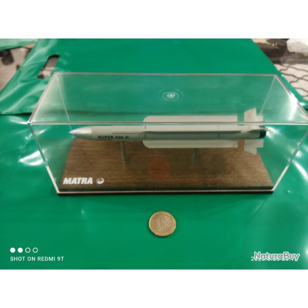 Belle maquette d'origine  MATRA  MISSILE AIR AIR S550 ETAT NEUF PORT OFFERT