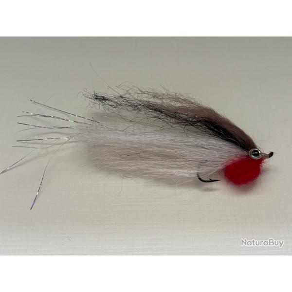 mouche brochet noire et blanche