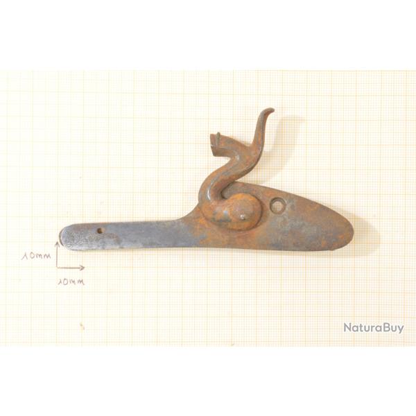 Platine de fusil de chasse ancien � chien. Restauration arme ancienne(A) grand ressort absent