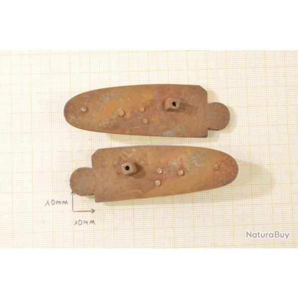 Paire de platine de fusil de chasse ancien � chien. Restauration arme ancienne (L) sans chien