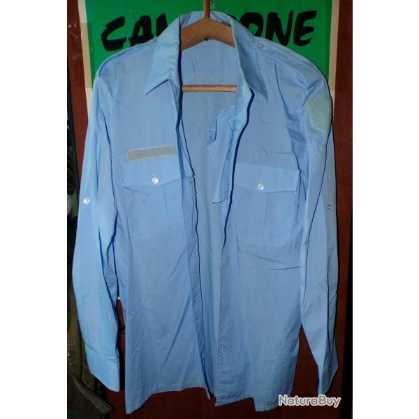 CHEMISE BLEU CLAIR DE L'ARMEE FRANCAISE , TAILLE 4 SOIT L ,BON ETAT VOIR PHOTOS. POUR TOUT RENSEIGNE