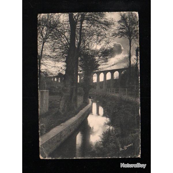 fermanville sur mer vall�e des moulins, au dernier plan le viaduc , tampon base navale querqueville