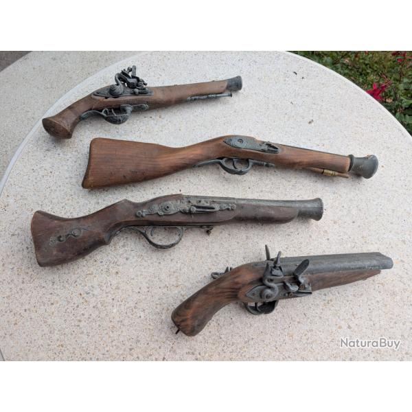 Lot de r�pliques d�coratives de pistolets � silex