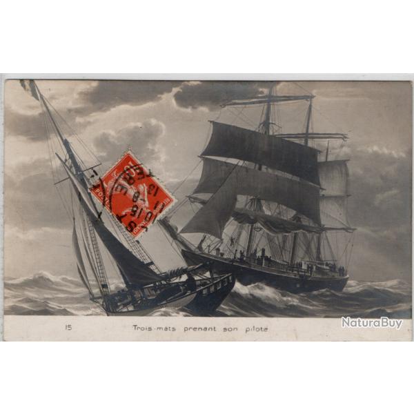 CPA - BATEAUX TROIS - MATS PRENANT SON PILOTE N �1428