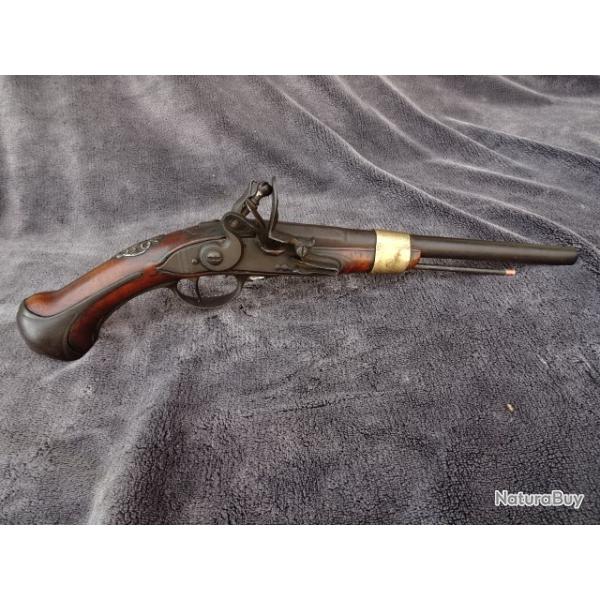 Beau pistolet a silex vers 1750.