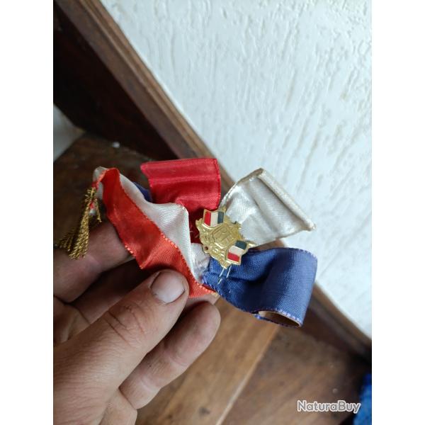 Broche cocarde