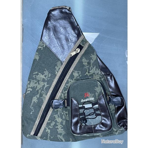 SAC TRIANGULAIRE a une sangle