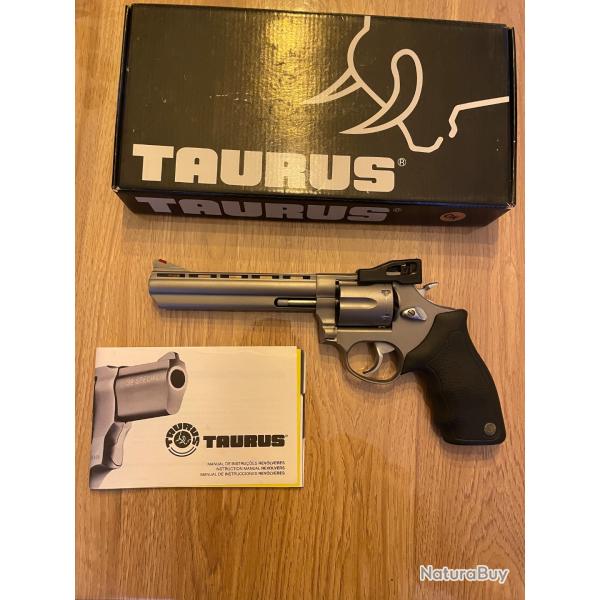Taurus 689