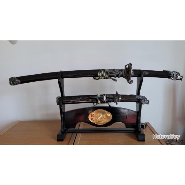 Superbe sabres japonais katana de d�coration avec support.