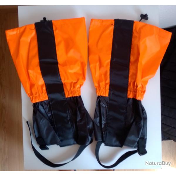 Une paire de jambi�res. Neuves. Imperm�ables.