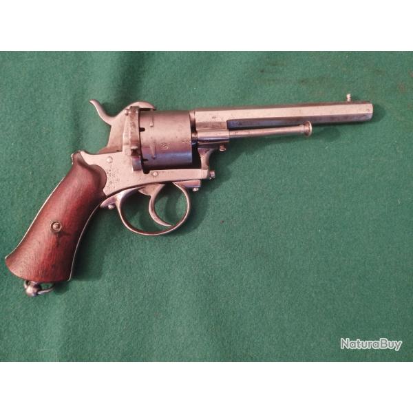 Revolver  de type  Reglementaire  a broches Type Lefauchaux 1860.