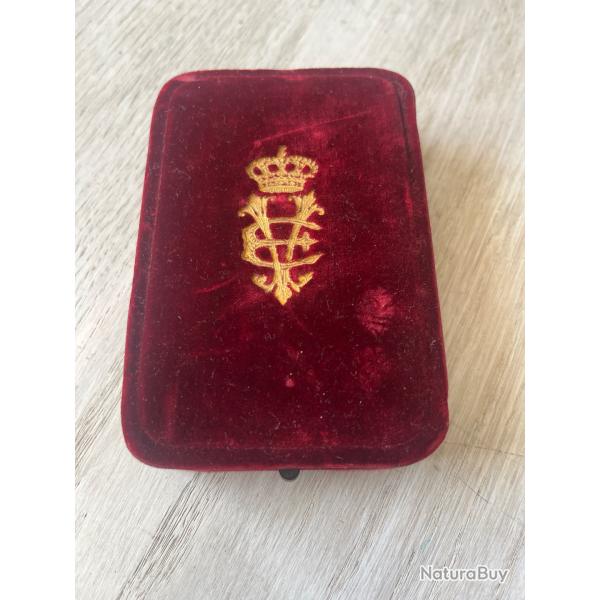 Ecrin 19 eme ordre de chevalier de la couronne d'Italie