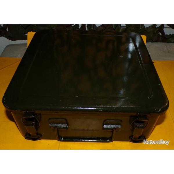 SERVICE DE SANTE : BOITE SECOURS PREMIERE URGENCE POUR VEHICULE , DIMENSION 27 CM X 27 CM , POIDS 1,