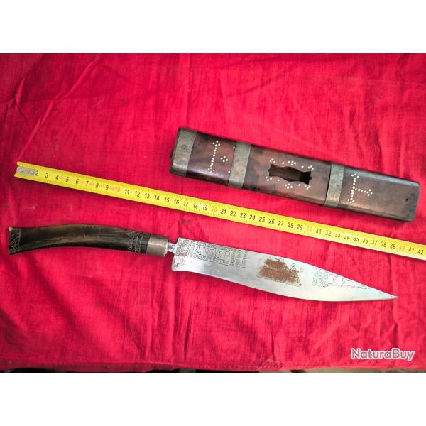 Poignard ethnique Cambodge, grav� Angkor, fourreau bois