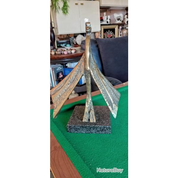Imposant volatile stylis� en bronze pi�ce unique
