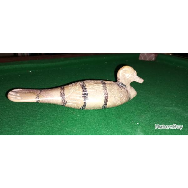 Canard sculpt� main en pierre z�br�e originaire du Kenya