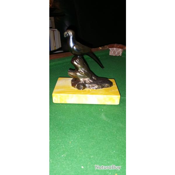 Statuette de perroquet en r�gule